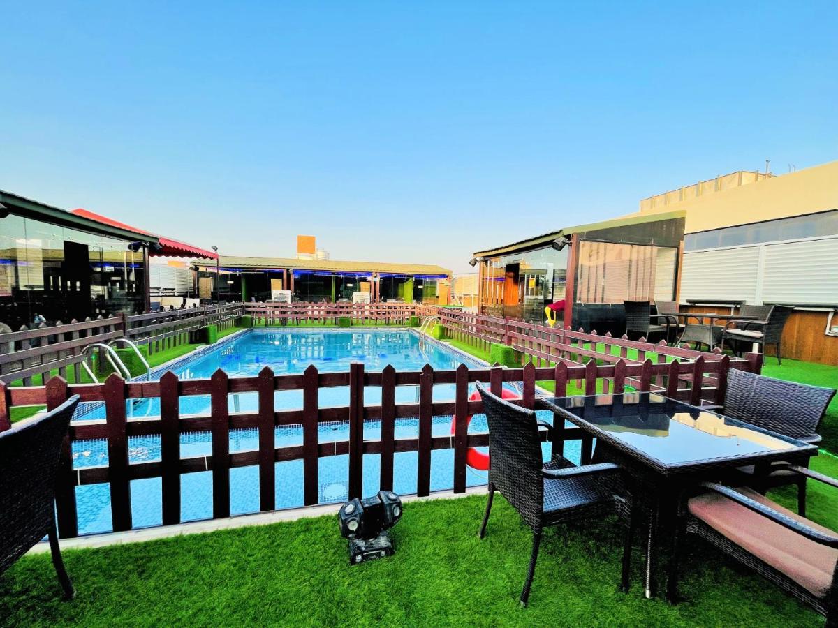 Smana Hotel Al Raffa Dubái Exterior foto